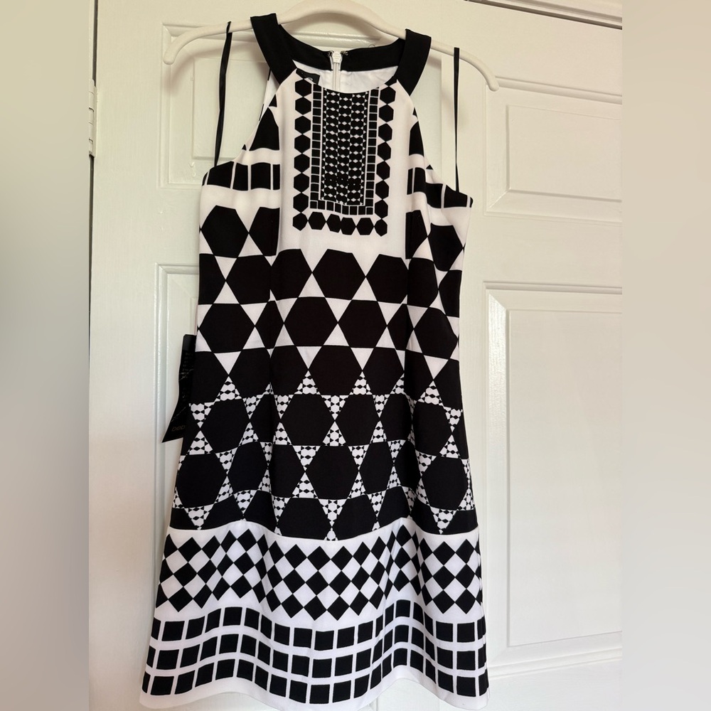 New Bebe Black and White Triangle Pattern mini Dress size 2